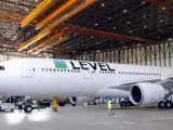 Imagen de un avión Level en el aeropuerto del Prat.