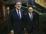 Rajoy y Montoro entran en el hemiciclo del Congreso para el debate de las enmiendas a la totalidad de los Presupuestos.