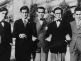 Federico Garc&iacute;a Lorca (centro), en la Residencia de Estudiantes.