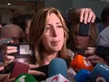 Susana Díaz habla con la prensa tras reunirse con Pedro Sánchez.
