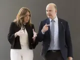 La presidenta andaluza, Susana Díaz, durante su encuentro con el comisario europeo de Asuntos Económicos y Financieros, Pierre Moscovici.