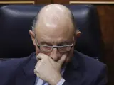 El ministro de Hacienda, Cristóbal Montoro, en una sesión de control al Gobierno.