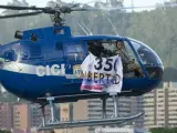 Captura de televisión que muestra al policía que robó un helicóptero en Venezuela y presuntamente disparó contra el Ministerio del Interior y el Tribunal Supremo.