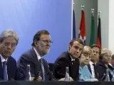 De izq. a dcha: el primer ministro italiano, Paolo Gentiloni; el presidente del Gobierno español, Mariano Rajoy; el presidente francés, Emmanuel Macron; la canciller alemana, Angela Merkel; el primer ministro de Holanda, Mark Rutte, la primera ministra noruega, Erna Solberg; y el presidente del Consejo europeo, Donald Tusk.