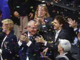 Diputados de Los Verdes celebran la aprobación por mayoría de la legalización del matrimonio del mismo sexo en el Parlamento en Berlín (Alemania).