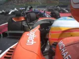 Momento de la colisión entre Fernando Alonso y Daniil Kvyat.
