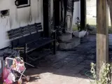 Estado en el que quedó el porche de la vivienda incendiada en El Palmar el pasado julio.