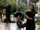 La actriz Jessica Alba, junto a sus dos hijas, anuncia que será madre por tercera vez.