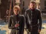 Lena Headey, como Cersei Lannister, y Nikolaj Coster-Waldau, como Jaime Lannister, en otro pasaje de la séptima temporada de Juego de Tronos.