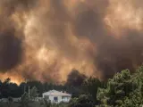 Incendio en el distrito de Castelo Branco, en Portugal, que ha obligado a evacuar a más de 150 personas.