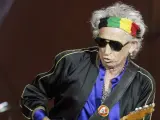 El guitarrista de Rolling Stones, Keith Richards, durante un concierto en el estadio Santiago Bernabéu, en Madrid.