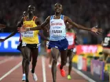 Mo Farah, celebrando su victoria en los 10.000 metros del Mundial de Londres 2017.