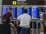 Colas para acceder al control de seguridad del Aeropuerto de Barcelona-El Prat durante los paros de los trabajadores de Eulen.