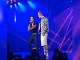 Los cantantes Luis Fonsi y Justin Bieber entonan el tema Despacito durante un concierto.