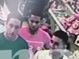 Los terroristas en una gasolinera.