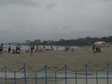 Ba&ntilde;istas en la playa de Wonsan, en la costa este de Corea del Norte.