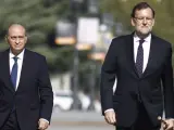 El ministro del Interior en funciones, Jorge Fernández Díaz, con Rajoy.