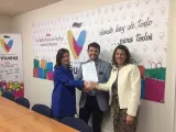 Cajasur y la Asociación Centro Comercial Abierto Viñuela firman un convenio de colaboración
