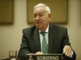 Margallo reta a Aguirre a explicar cómo hubiese gestionado ella la crisis