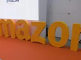 Letrero de la compañía Amazon.