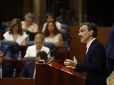 López (Podemos) sostiene que Cifuentes "intenta saltar" a la política nacional "sin levantar las alfombras" de Sol