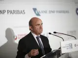 (Amp.) De Guindos asume las funciones del ministro de Industria, Energía y Turismo