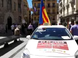 Taxistas valencianos protestan de nuevo, ahora a pie: "Si se cae en manos de plataformas VTC será un desastre"