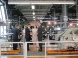 El Rey ensalza la "importantísima" aportación de Volkswagen Navarra al empleo, "una auténtica prioridad nacional"