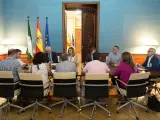 Los regantes reciben el compromiso de Susana Díaz de "agilizar" las alegaciones al Plan de la Corona Norte