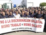 El alcalde pide a Alestis que "retome el diálogo y se siente con los trabajadores por la discriminación salarial"