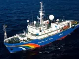 El barco 'Esperanza' de Greenpeace llega a Málaga alertando del "riesgo de destrucción de costas no protegidas"