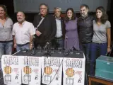 El portavoz de ERC en el Congreso, Joan Tardá (tercero por la izquierda), entre otros, durante el acto a favor del referéndum soberanista en Cataluña organizado por la asociación "Madrileños por el derecho a decidir en el Teatro del Barrio, en Madrid.
