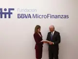 La Reina Letizia visita la Fundación Microfinanzas BBVA para conocer su actividad