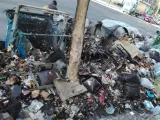 Dos detenidos y más de 60 contenedores quemados tras la contratación de empresas para la recogida de basura