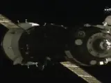 Atraca con éxito en la Estación Espacial Internacional el nuevo módulo tripulado de la Soyuz
