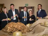 Vara defiende "sin complejos" el cultivo de tabaco en la presentación de Quercus, primera marca extremeña en el mercado
