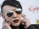 El cantante Marilyn Manson, posando en la alfombra roja de unos premios en Los Ángeles, en 2013.