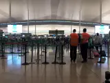 El Aeropuerto de El Prat amanece sin colas en el primer día de huelga indefinida