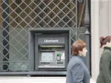 Liberbank sube un 4,43% y recupera el euro por acción