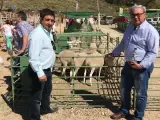 Reyes visita el Centro Tipificación Ganadera de Santiago-Pontones tras una inversión de Diputación
