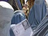Varias mujeres cubren su rostro con el burka en una imagen de archivo.
