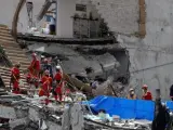 Vista general de los restos del edificio colapsado de Álvaro Obregón, en Ciudad de México (México).