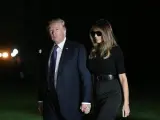 El presidente de los Estados Unidos, Donald J. Trump, y la primera dama, Melania Trump, regresan a la Casa Blanca tras visitar Las Vegas.