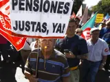 Participantes en las marchas por las pensiones dignas, organizadas por CCOO y UGT, que culminaron con una gran manifestación en Madrid que discurre desde Atocha hasta la Puerta del Sol.