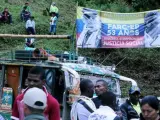 Población civil asiste a una ceremonia de entrega de armas de integrantes de las Fuerzas Armadas Revolucionarias de Colombia (FARC), en el departamento de Cauca (Colombia)