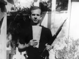 Fotografía fechada entre el 1 enero 1960 y el 12 de diciembre de 1963 cedida por FBI que muestra a Lee Harvey Oswald,