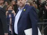 El vicepresidente cesado de la Generalitat de Cataluña, Oriol Junqueras, a su llegada a la sede de la Audiencia Nacional donde están citados a declarar el expresidente de la Generalitat, Carles Puigdemont, y el resto de exmiembros del Govern.