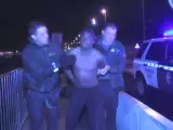 Inmigrante interceptado por patrullas de la Guardia Civil dsepués de lograr entrar en Ceuta bordeando el espigón del Tarajal.