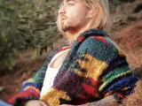 El 'nuevo' pelo del cantante colombiano Maluma pasa de moreno a rubio platino. Entre las distintas opiniones, muchas indican que es clavado a Kurt Cobain, el vocalista de la banda Nirvana.