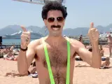 Sacha Baron Cohen quiere pagar la multa de los turistas arrestados por llevar mankinis de 'Borat'